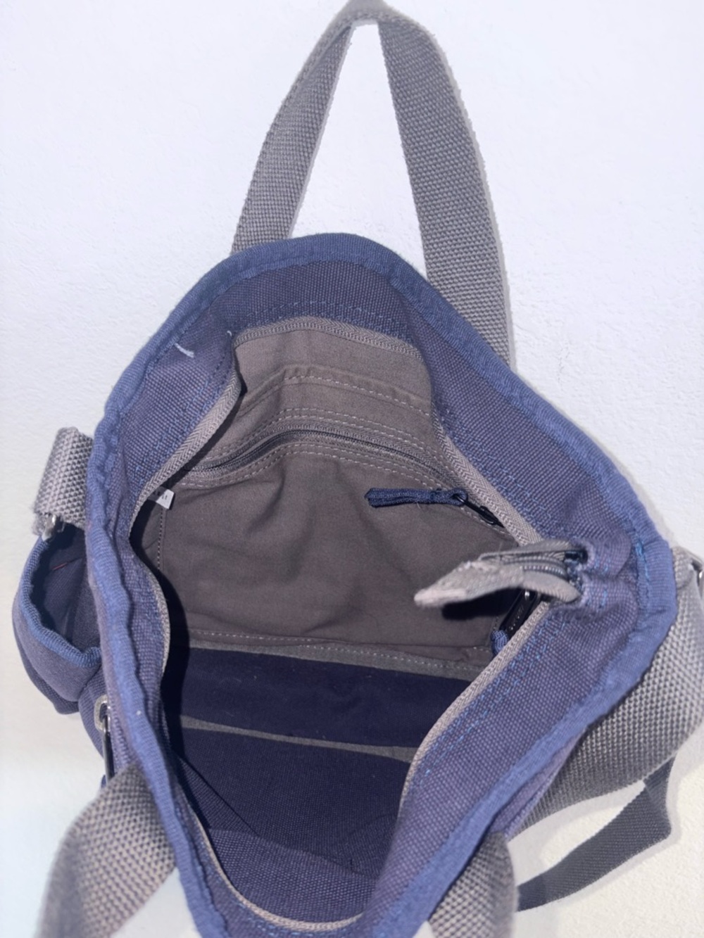 Duluth Trading Co Heritage Canvas Travel Sling Bag Navy - Picture 8 of 12